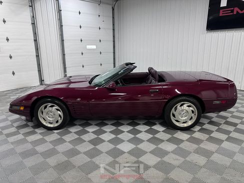 Used 1993 Chevrolet Corvette Convertible RWD image 3