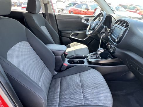 Used 2020 Kia Soul LX FWD image 14