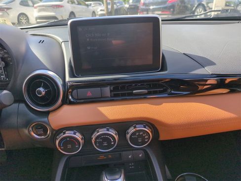 Used 2018 FIAT 124 Spider Lusso w/ Convenience Group image 19