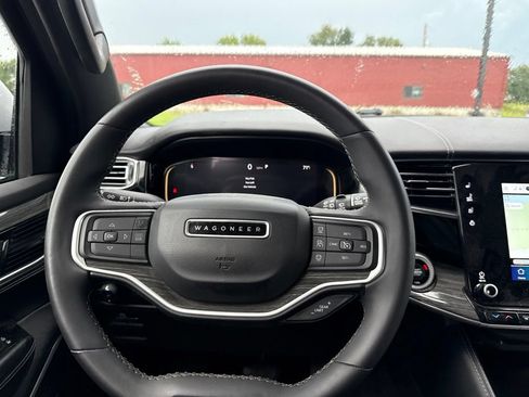 Used 2022 Jeep Wagoneer Series II w/ Premium Group I AWD/4WD image 11