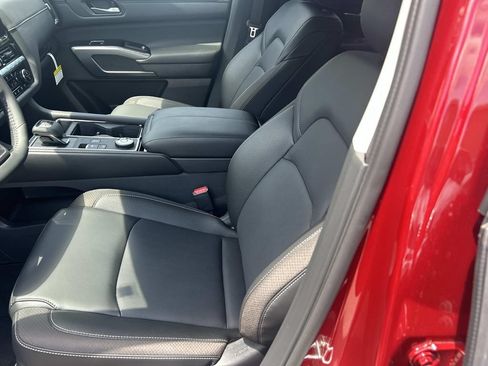 New 2026 Nissan Pathfinder SL w/ SL Premium Package (P04) AWD/4WD image 17