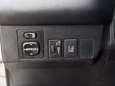 Used 2018 Toyota RAV4 XLE image 25