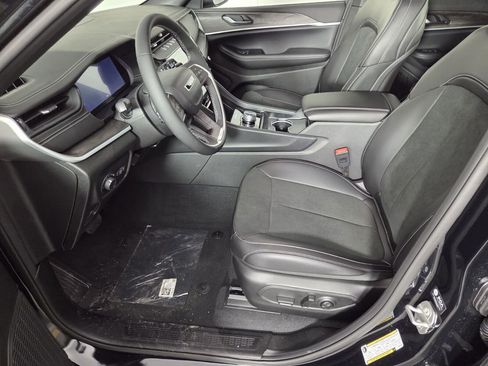 New 2026 Jeep Grand Cherokee Altitude RWD image 11