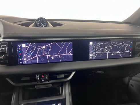 Certified 2024 Porsche Macan 4 Electric image 34