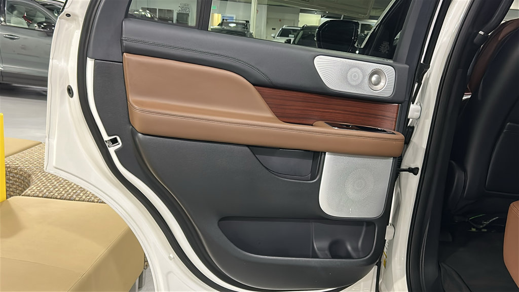 Used 2023 Lincoln Navigator Reserve AWD/4WD image 22