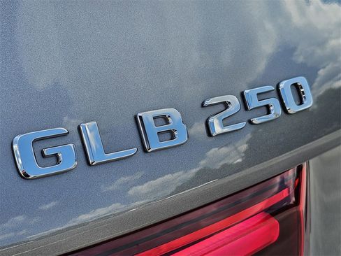 Used 2026 Mercedes-Benz GLB 250 image 12