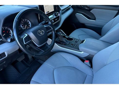 Certified 2023 Toyota Highlander LE image 10