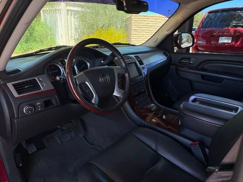 Used 2013 Cadillac Escalade AWD image 22