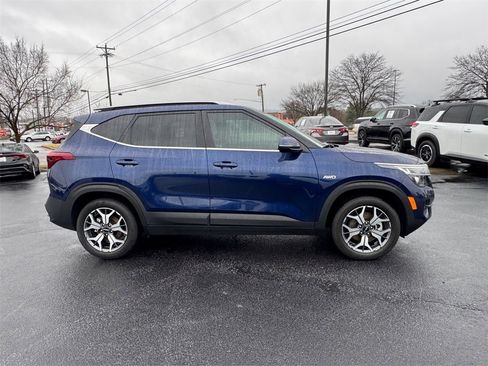 Certified 2023 Kia Seltos EX image 2