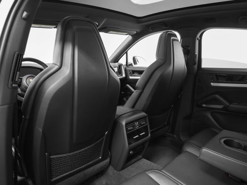 Certified 2024 Porsche Cayenne Coupe AWD/4WD image 41