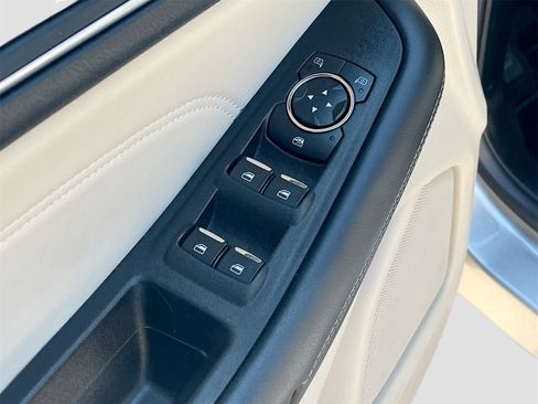 Used 2022 Ford Edge Titanium image 17