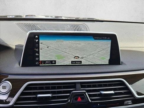 Used 2018 BMW 740e xDrive AWD/4WD image 13