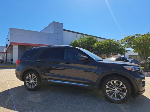 Used 2022 Ford Explorer Limited w/ Equipment Group 301A RWD image 3