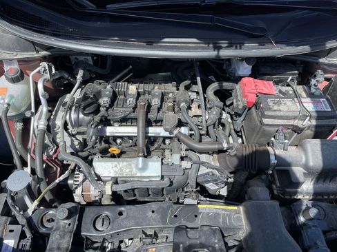 Used 2025 Nissan Versa SV image 30