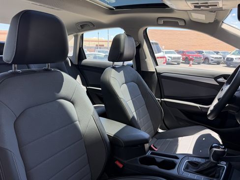 Used 2025 Volkswagen Jetta SE w/ Sunroof Package FWD image 40