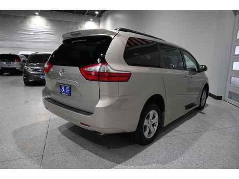 Used 2015 Toyota Sienna LE FWD image 6