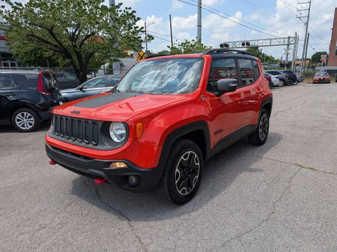 Used 2016 Jeep Renegade Trailhawk w/ Premium Trailhawk Package AWD/4WD image 3
