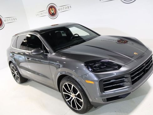 Used 2024 Porsche Cayenne image 8