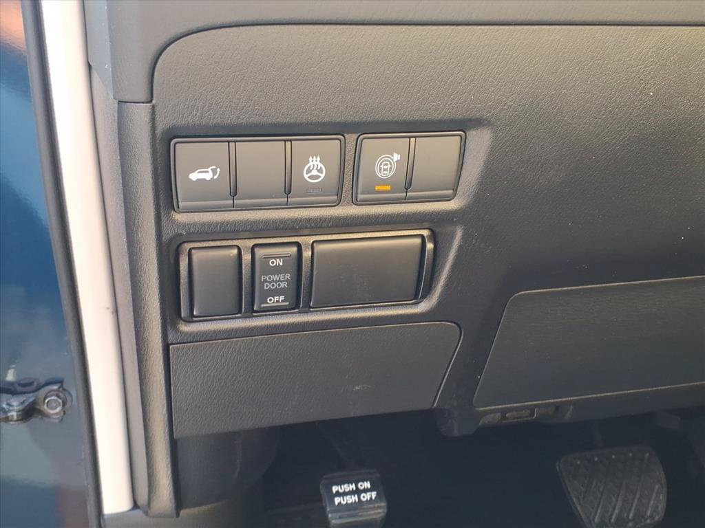 Used 2024 Nissan Armada Platinum w/ Captain's Chairs Package RWD image 19