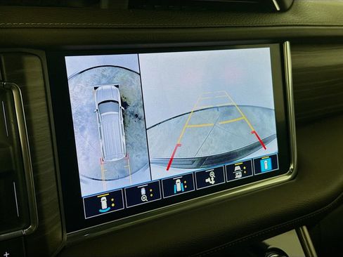 Used 2021 GMC Yukon Denali w/ Denali Premium Package image 13