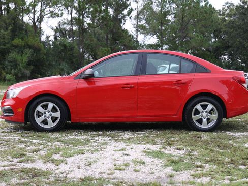 Used 2015 Chevrolet Cruze L FWD image 3