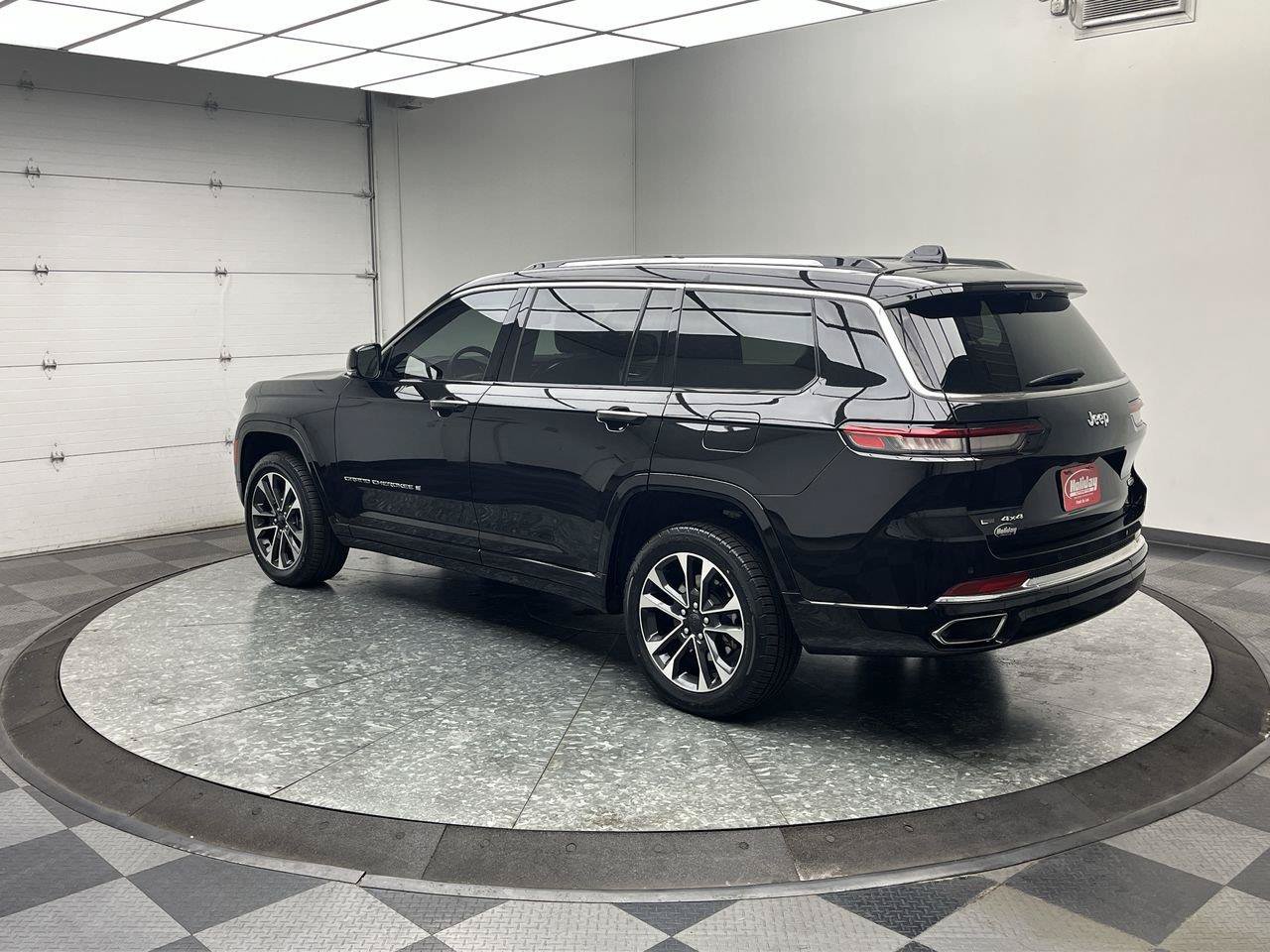 Used 2021 Jeep Grand Cherokee L Overland w/ Luxury Tech Group IV AWD/4WD image 2
