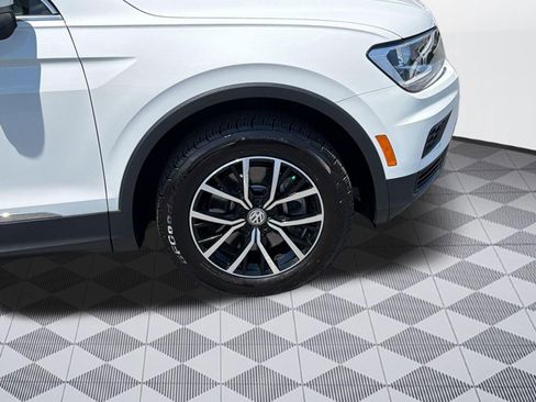 Used 2021 Volkswagen Tiguan SE w/ Panoramic Sunroof Package AWD/4WD image 11