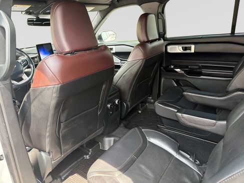Used 2023 Ford Explorer Platinum w/ Technology Package AWD/4WD image 15