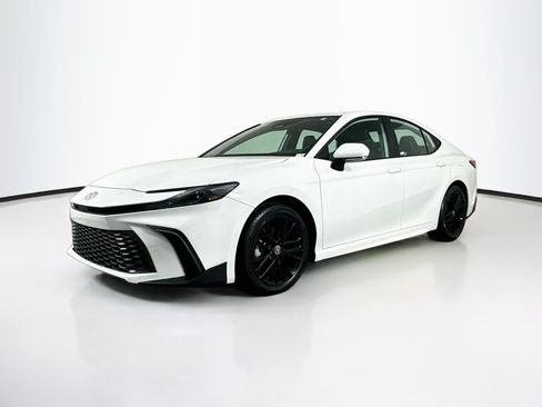 Used 2026 Toyota Camry SE FWD image 3