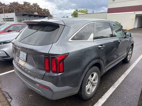 Used 2022 Kia Sorento LX FWD image 3