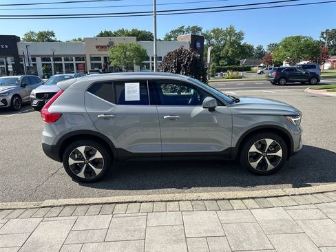 Used 2025 Volvo XC40 B5 Plus AWD/4WD image 8
