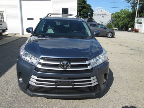 Used 2019 Toyota Highlander XLE AWD/4WD image 6