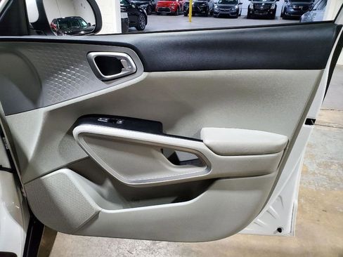 Used 2022 Kia Soul LX w/ Technology Package image 17
