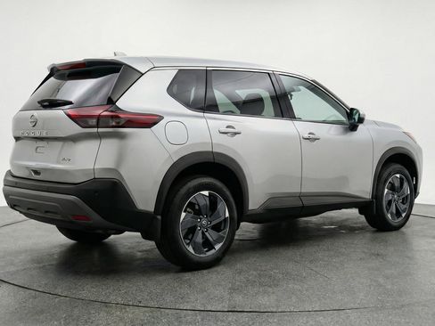 Used 2025 Nissan Rogue SV image 9