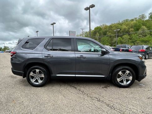 Used 2025 Honda Pilot EX-L image 3