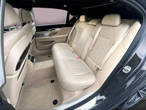 Used 2020 BMW 750i xDrive w/ Executive Package AWD/4WD image 22
