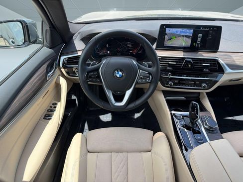 Used 2023 BMW 530i w/ Convenience Package RWD image 29