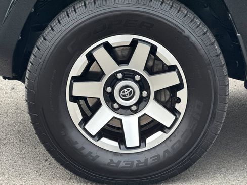 Used 2018 Toyota 4Runner SR5 Premium image 9