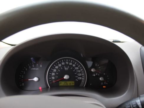 Used 2010 Kia Sedona LX image 19