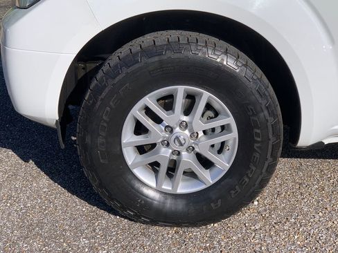 Used 2016 Nissan Frontier SV w/ SV Value Truck Package RWD image 10