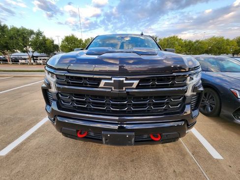 Used 2024 Chevrolet Silverado 1500 LT Trail Boss w/ Convenience Package II AWD/4WD image 2