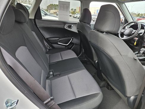 Used 2024 Kia Soul LX w/ Option Group 015 image 17