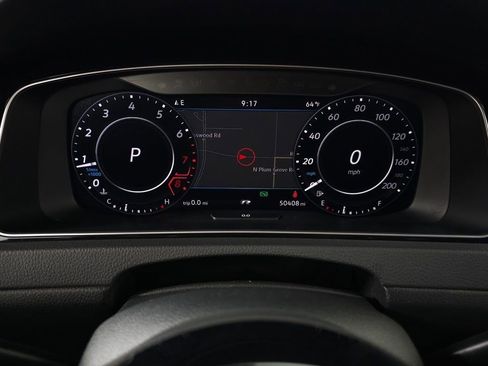 Used 2019 Volkswagen Golf R 4-Door image 18