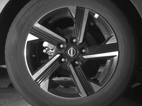 Used 2025 Nissan Sentra SV FWD image 15