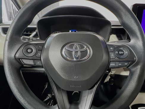 Used 2025 Toyota Corolla LE FWD image 18