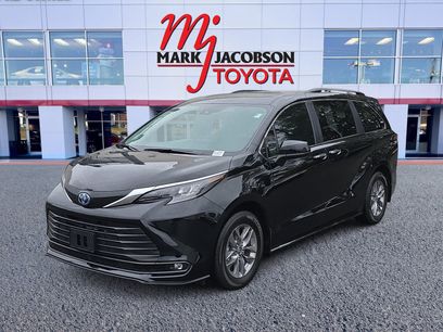 Used 2025 Toyota Sienna XLE