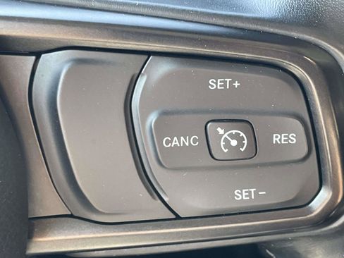 Used 2020 Jeep Wrangler Sport image 9