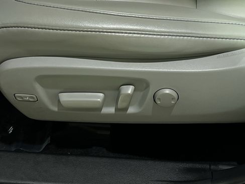 Used 2019 Toyota Highlander XLE AWD/4WD image 27