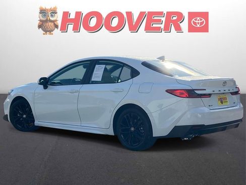 Used 2025 Toyota Camry SE FWD image 5