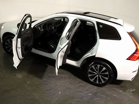 Used 2025 Volvo XC60 B5 Plus image 5